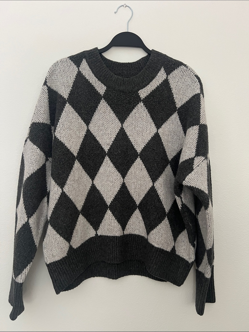 Abercrombie & Fitch Black and Gray Argyle Sweater